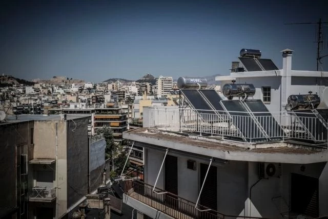 Μπούμερανγκ το ξεχασμένο σύνθημα «Κανένα σπίτι στα χέρια τραπεζίτη» – Οι τράπεζες «γκαζώνουν» για πλειστηριασμούς (βίντεο)